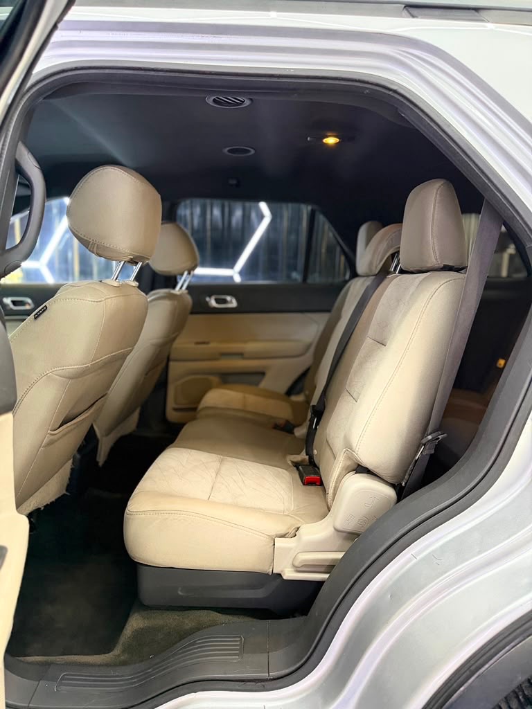 Photo 8 of this FORD EXPLORER