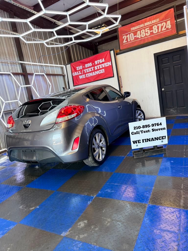 Photo 5 of this HYUNDAI VELOSTER