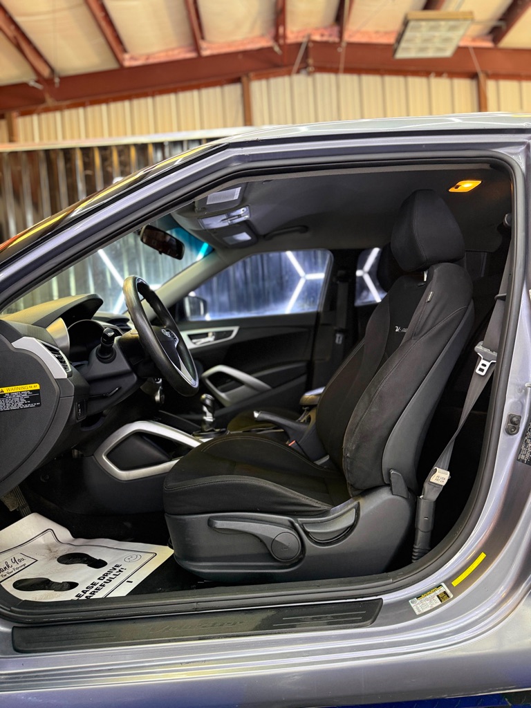 Photo 12 of this HYUNDAI VELOSTER