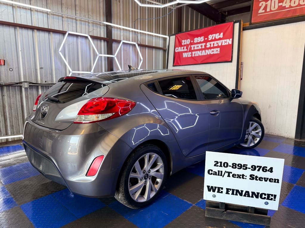 Photo 3 of this HYUNDAI VELOSTER