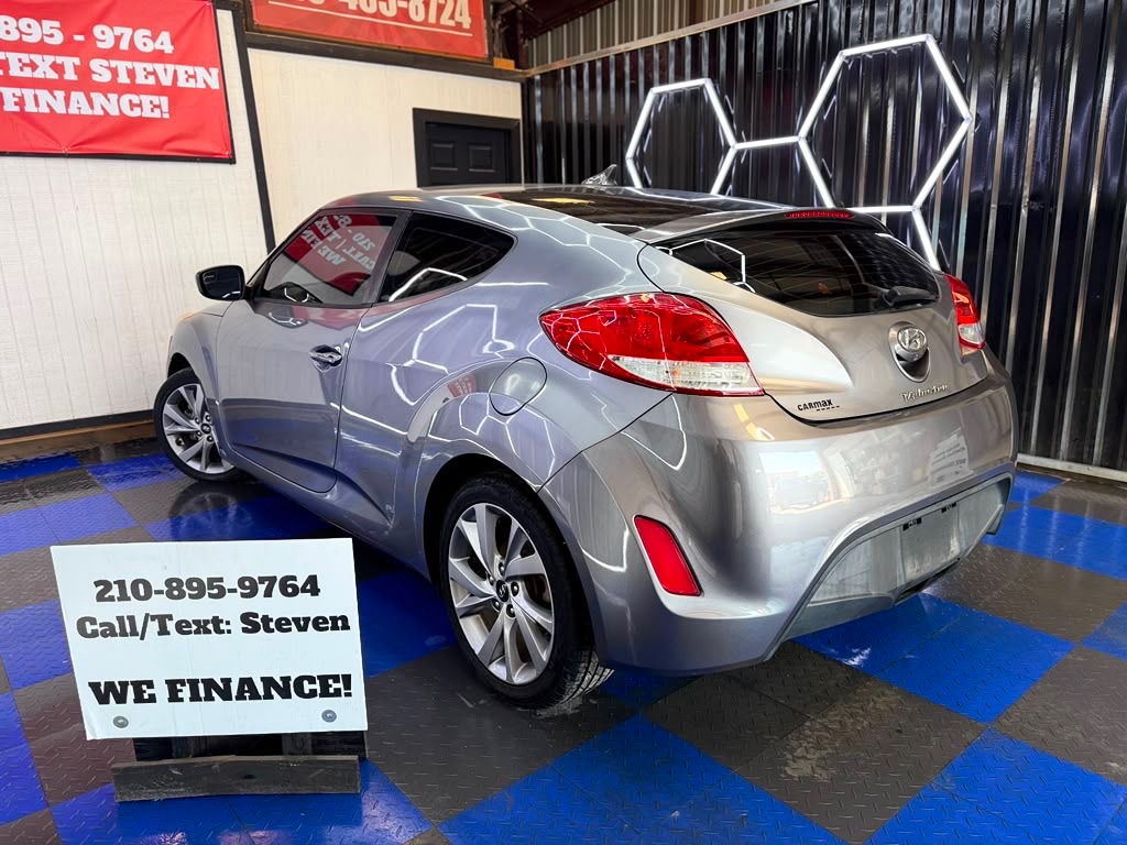Photo 4 of this HYUNDAI VELOSTER