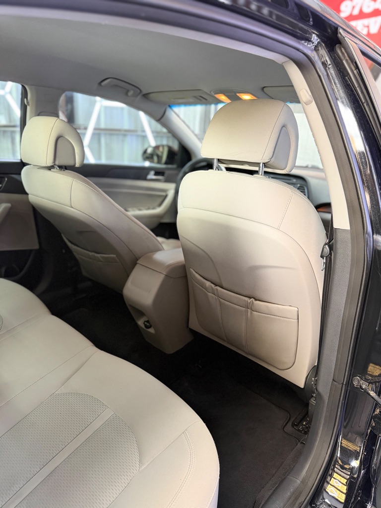 Photo 11 of this HYUNDAI SONATA