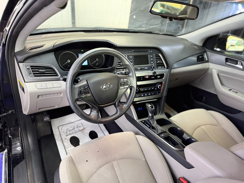 Photo 14 of this HYUNDAI SONATA