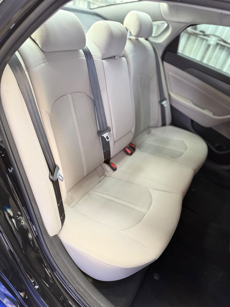 Photo 10 of this HYUNDAI SONATA