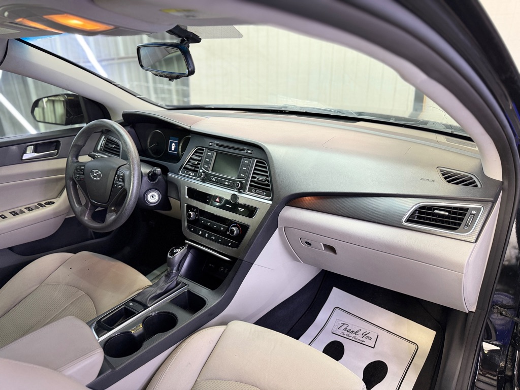 Photo 9 of this HYUNDAI SONATA