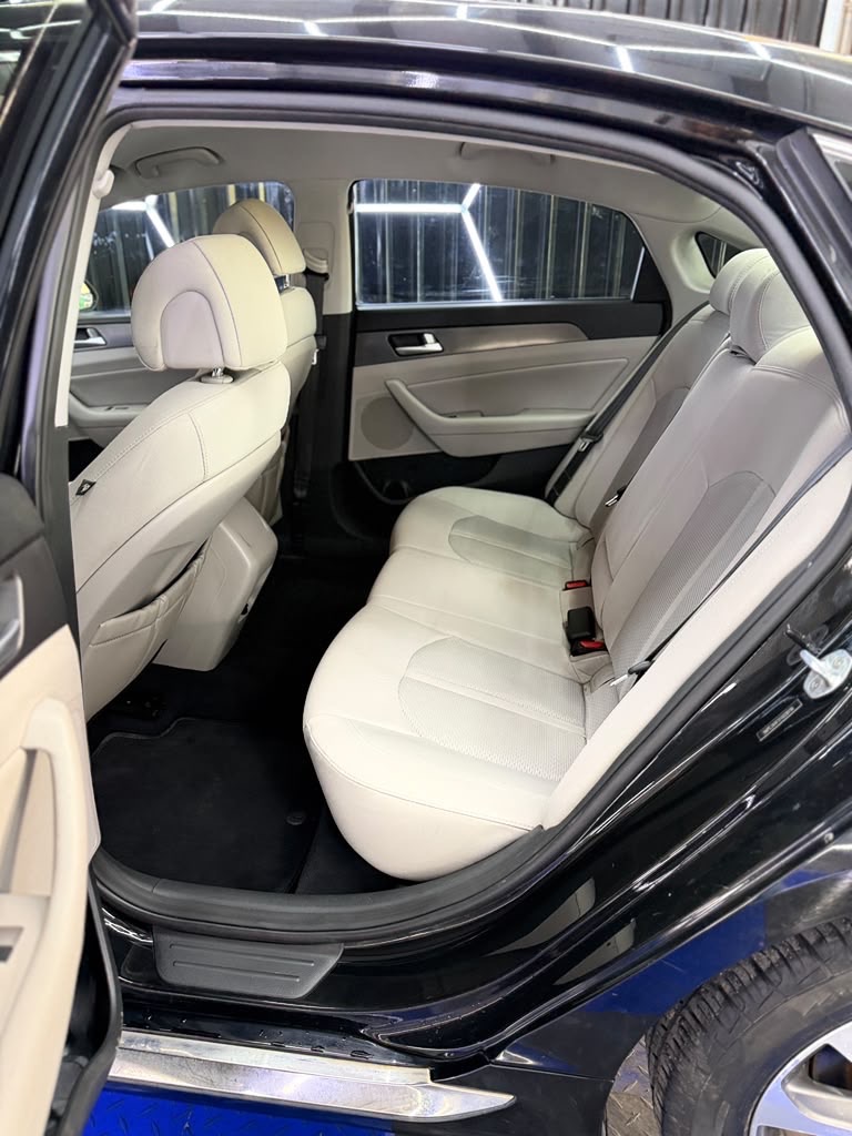 Photo 12 of this HYUNDAI SONATA