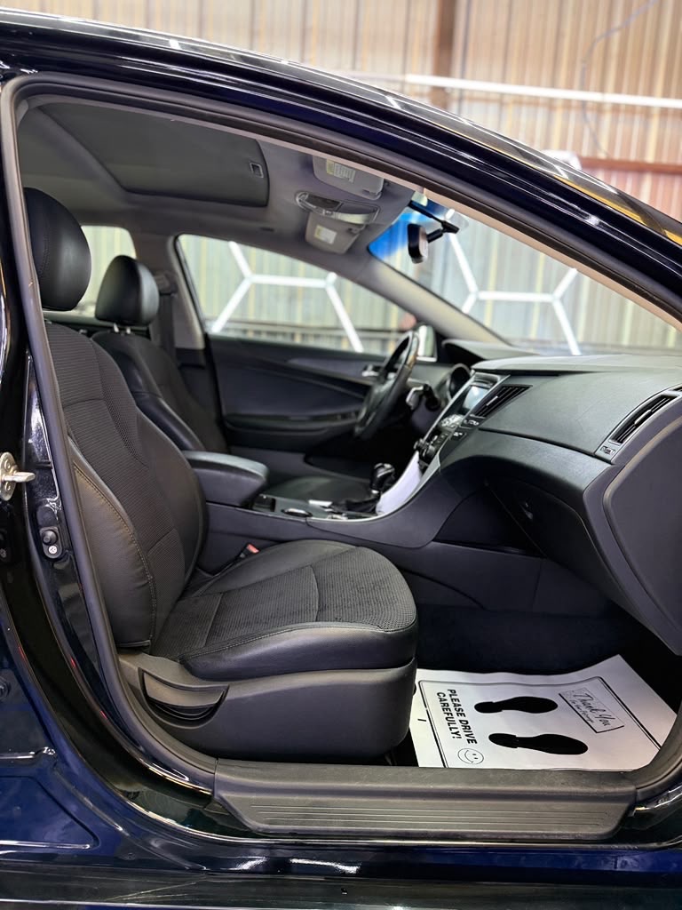 Photo 7 of this HYUNDAI SONATA