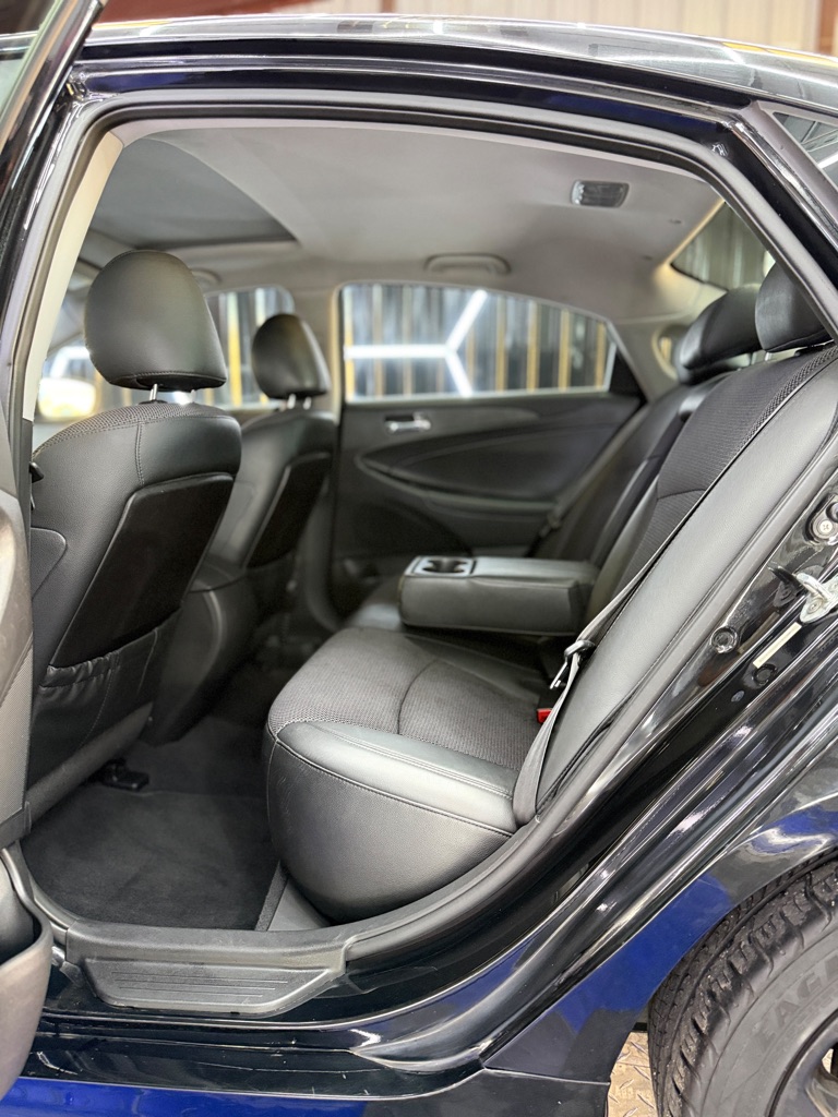 Photo 11 of this HYUNDAI SONATA