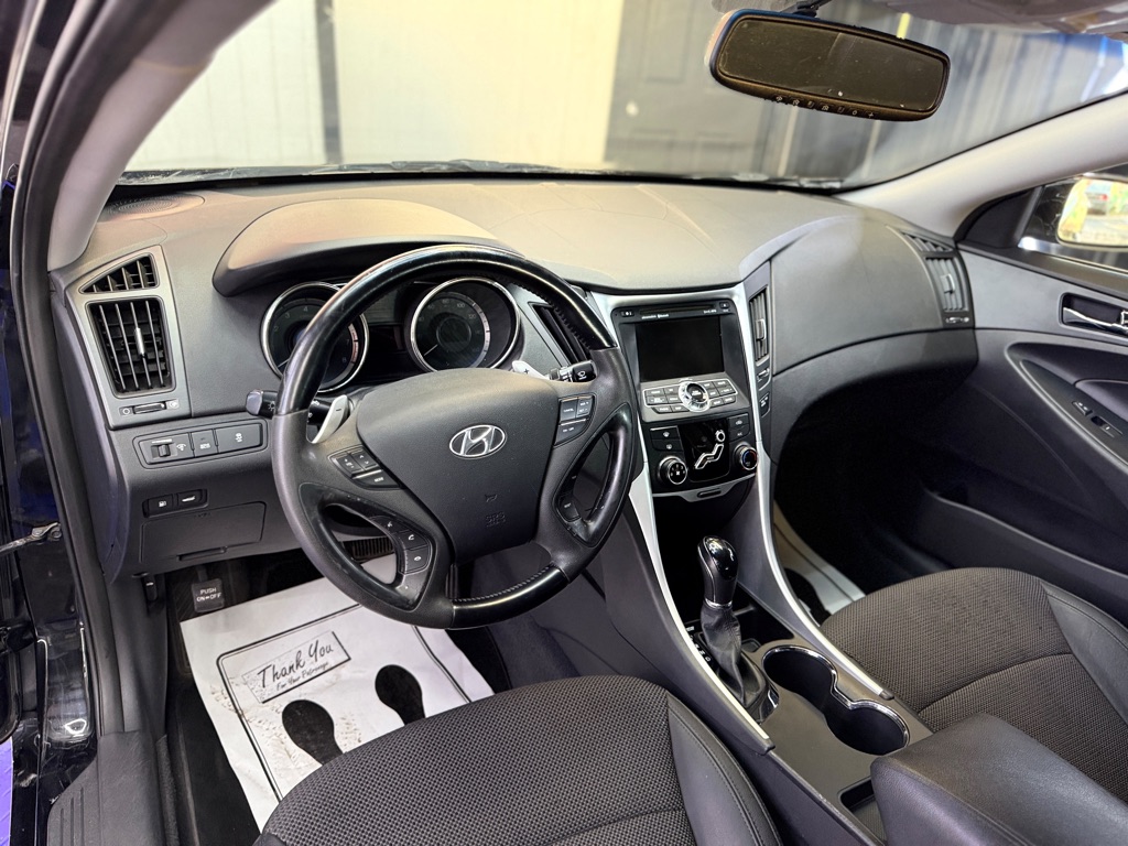 Photo 15 of this HYUNDAI SONATA