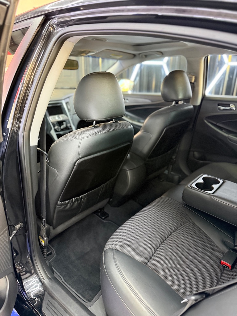 Photo 10 of this HYUNDAI SONATA