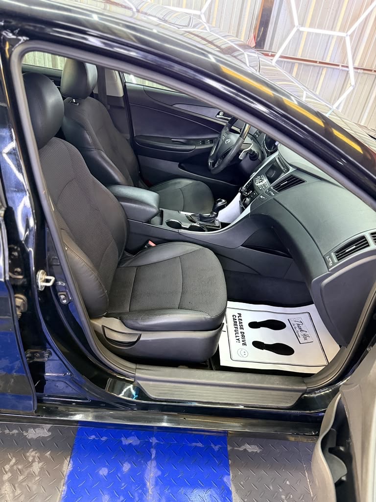 Photo 6 of this HYUNDAI SONATA