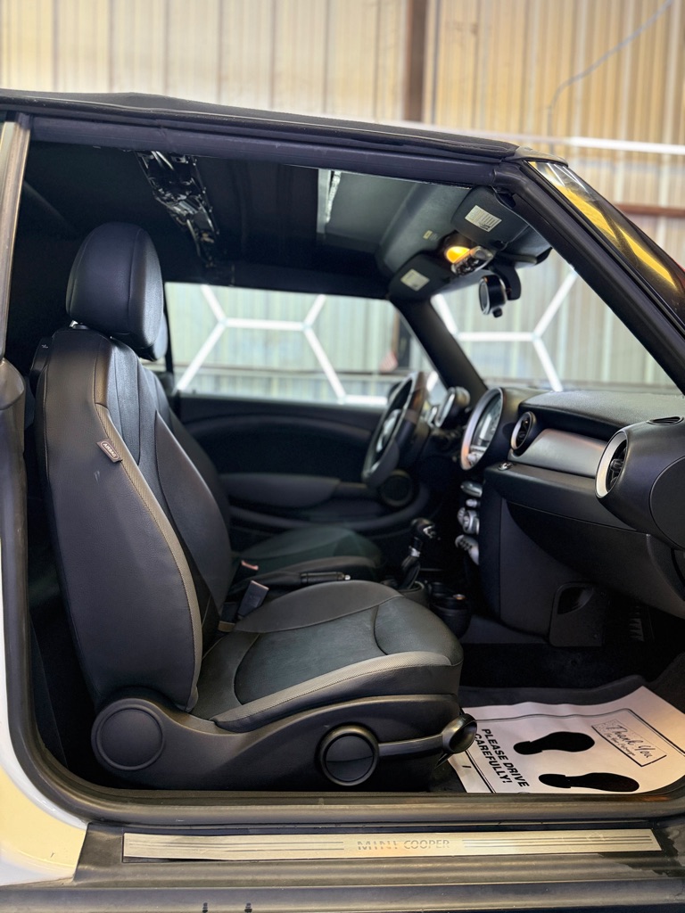 Photo 11 of this MINI COOPER