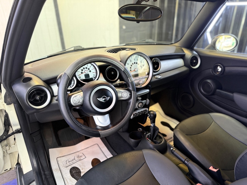 Photo 14 of this MINI COOPER