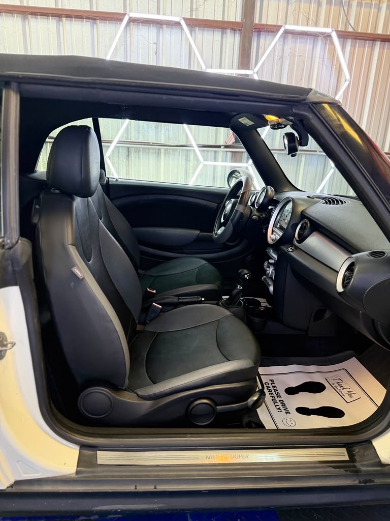 Photo 10 of this MINI COOPER
