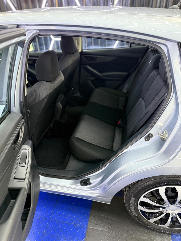 Photo 16 of this SUBARU IMPREZA
