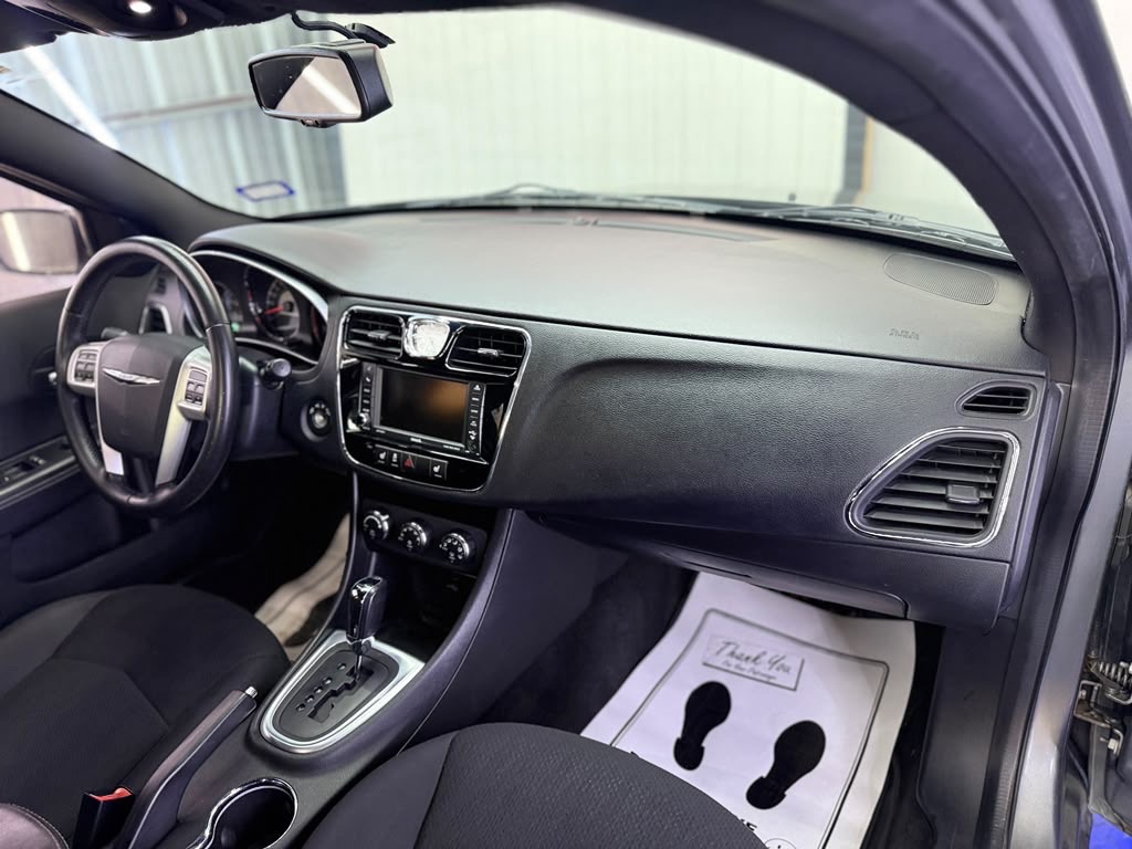 Photo 15 of this CHRYSLER 200