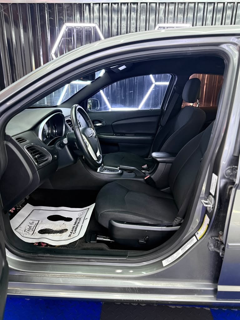 Photo 11 of this CHRYSLER 200