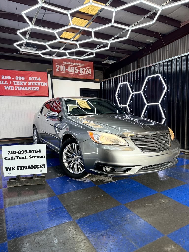 Photo 3 of this CHRYSLER 200