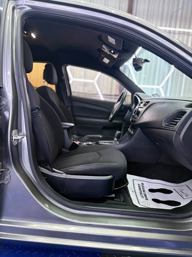 Photo 16 of this CHRYSLER 200