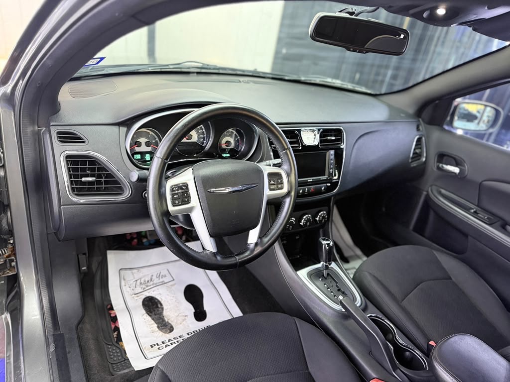 Photo 9 of this CHRYSLER 200