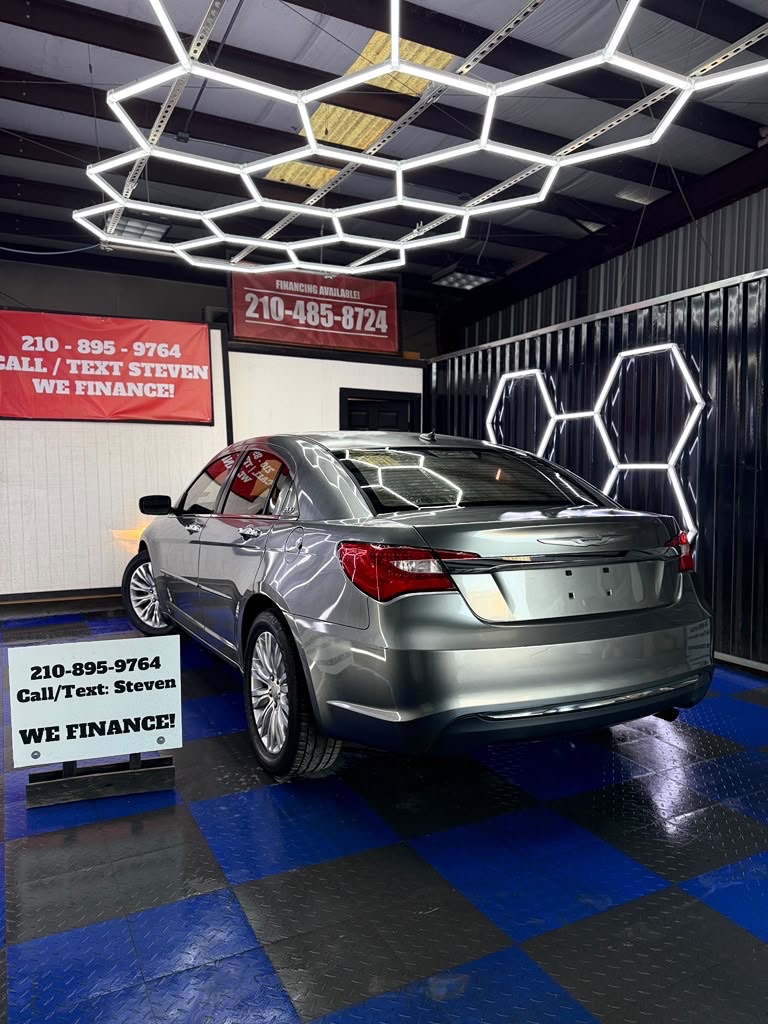 Photo 7 of this CHRYSLER 200