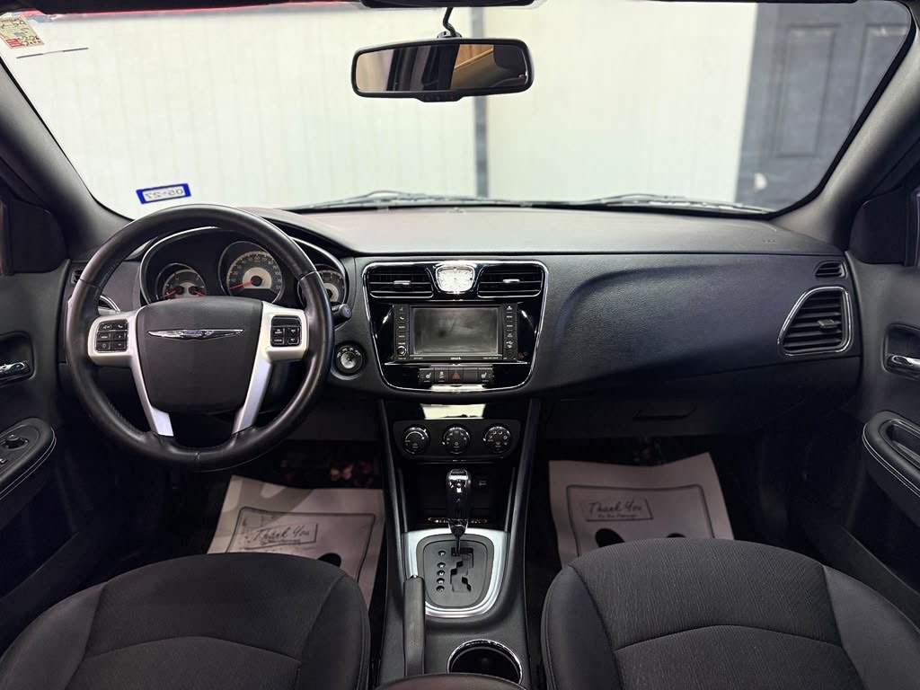 Photo 13 of this CHRYSLER 200