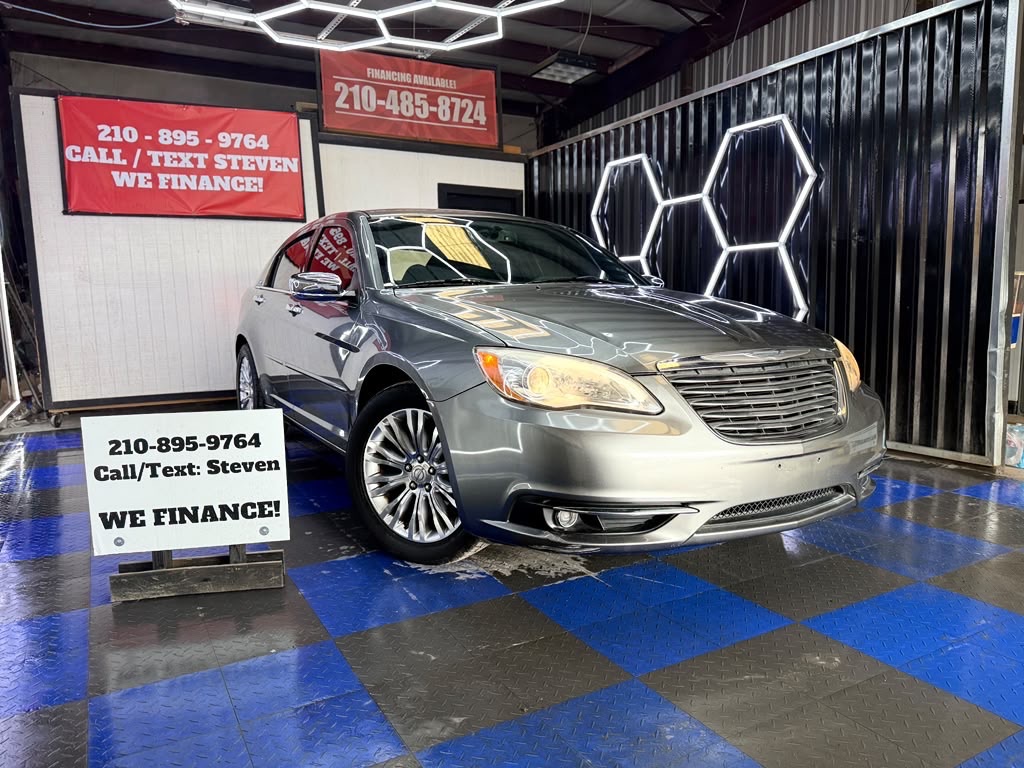 Photo 2 of this CHRYSLER 200