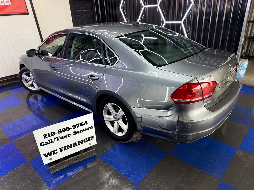 Photo 5 of this VOLKSWAGEN PASSAT
