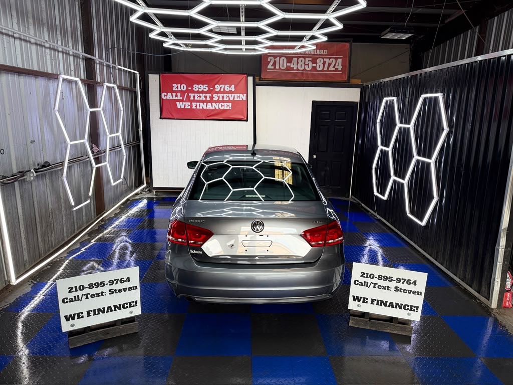 Photo 3 of this VOLKSWAGEN PASSAT