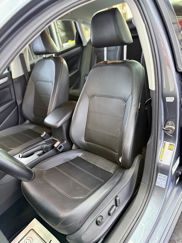 Photo 15 of this VOLKSWAGEN PASSAT