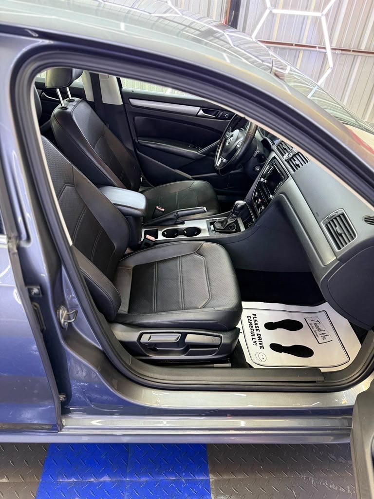 Photo 11 of this VOLKSWAGEN PASSAT