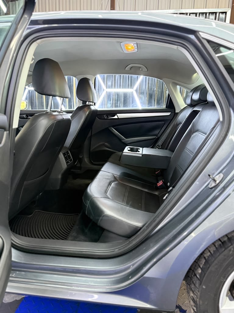 Photo 14 of this VOLKSWAGEN PASSAT