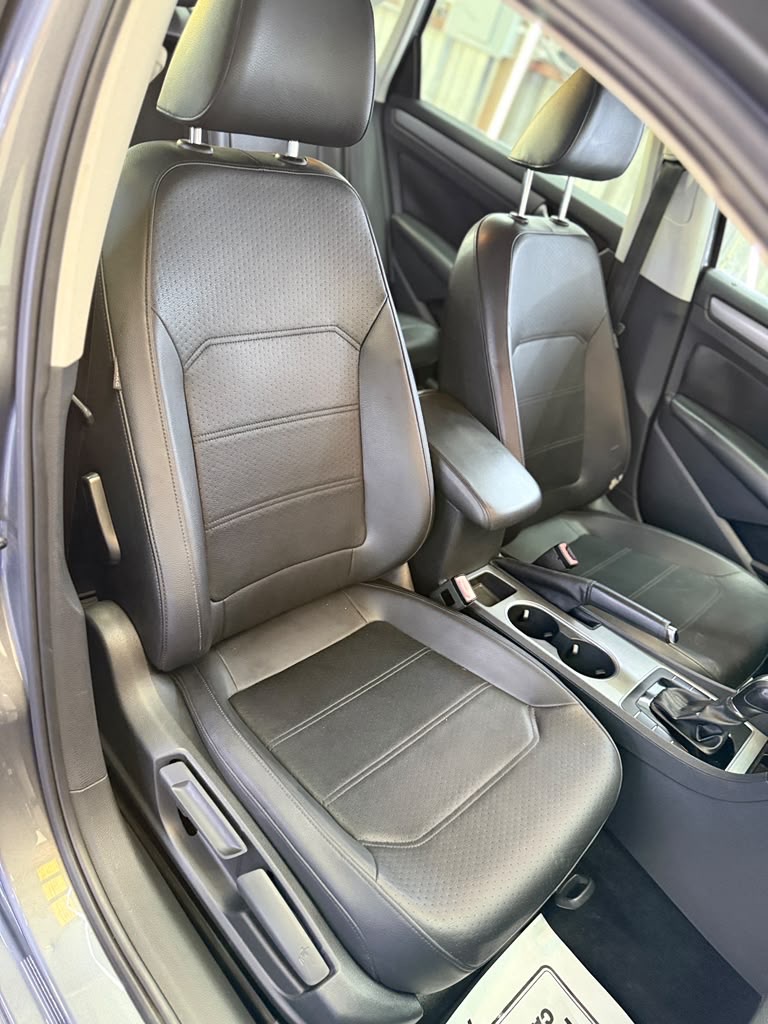 Photo 9 of this VOLKSWAGEN PASSAT