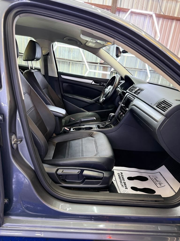 Photo 12 of this VOLKSWAGEN PASSAT