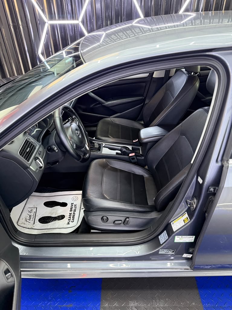Photo 17 of this VOLKSWAGEN PASSAT