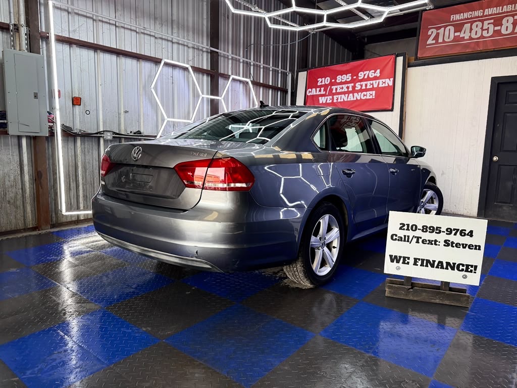 Photo 4 of this VOLKSWAGEN PASSAT