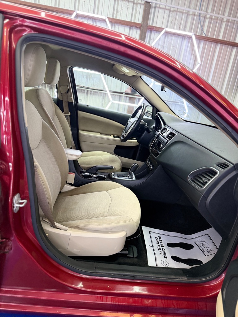 Photo 10 of this CHRYSLER 200