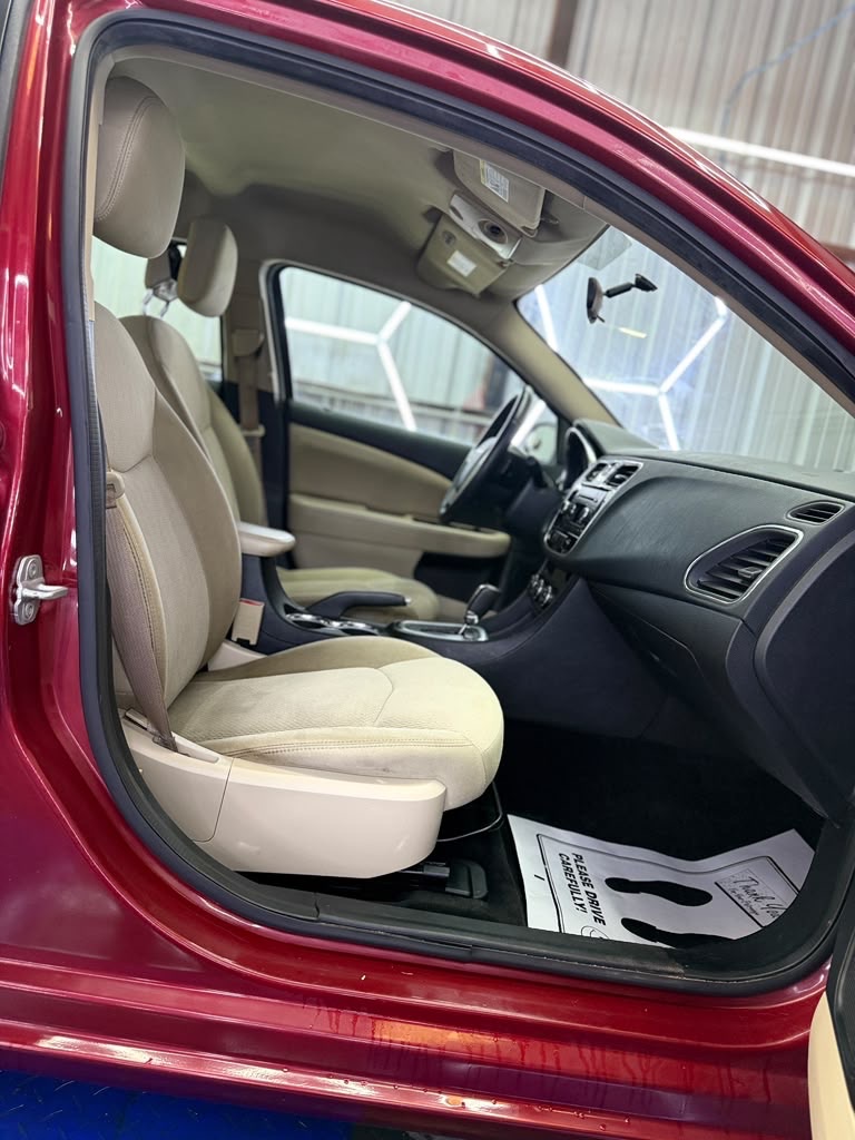 Photo 20 of this CHRYSLER 200