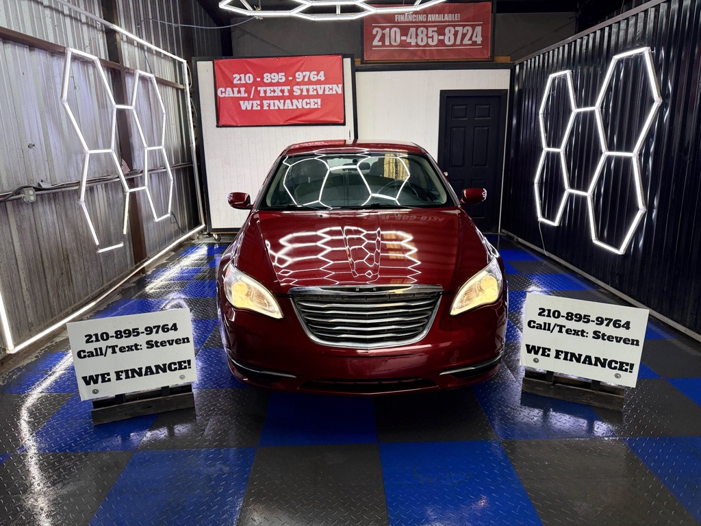 Photo 9 of this CHRYSLER 200
