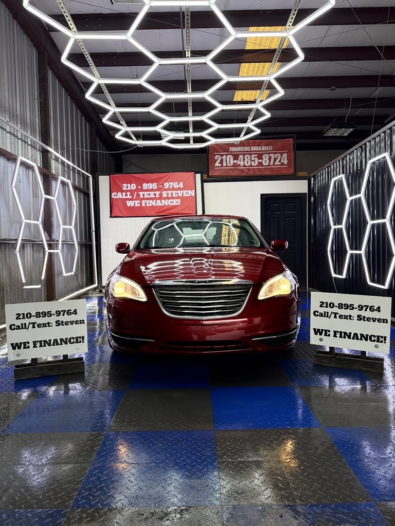 Photo 3 of this CHRYSLER 200