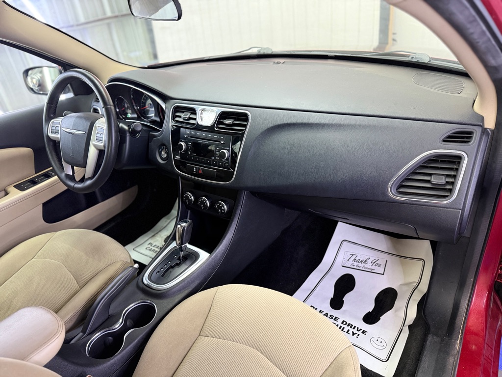 Photo 14 of this CHRYSLER 200