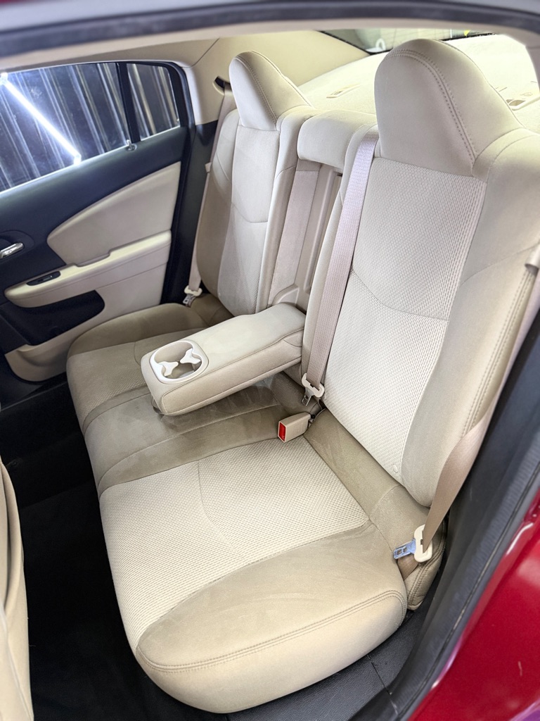 Photo 18 of this CHRYSLER 200