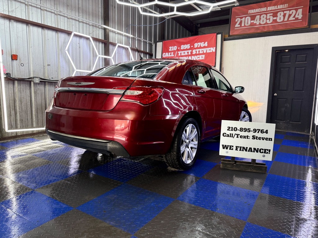 Photo 5 of this CHRYSLER 200