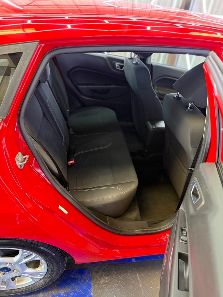 Photo 11 of this FORD FIESTA