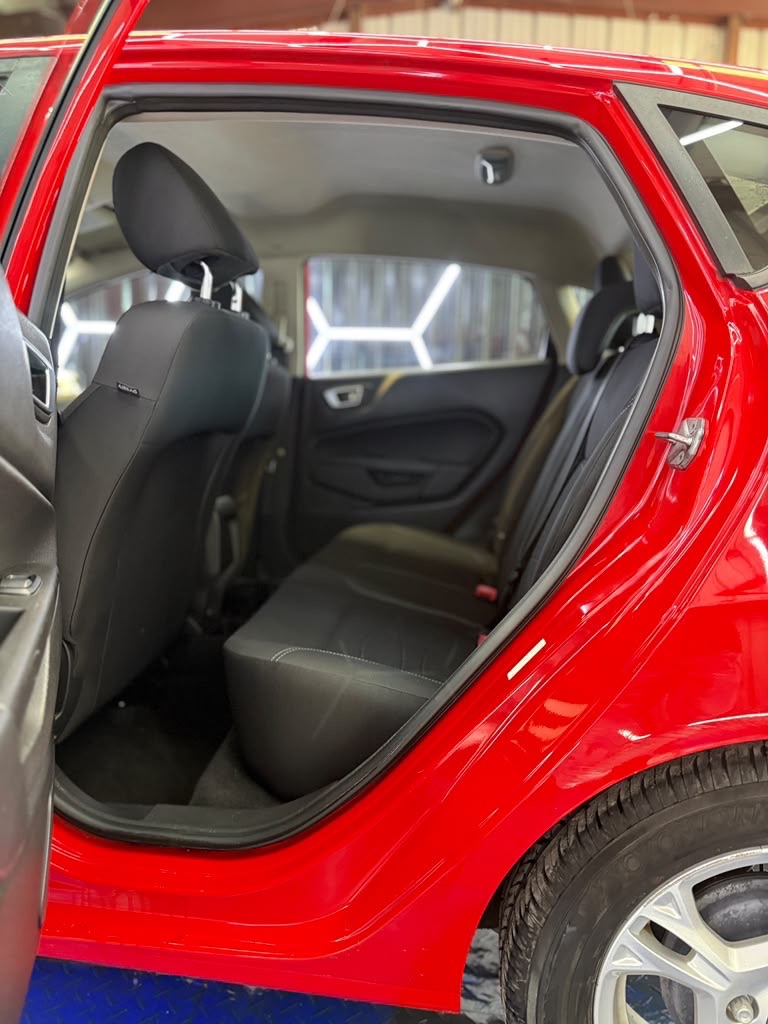 Photo 10 of this FORD FIESTA