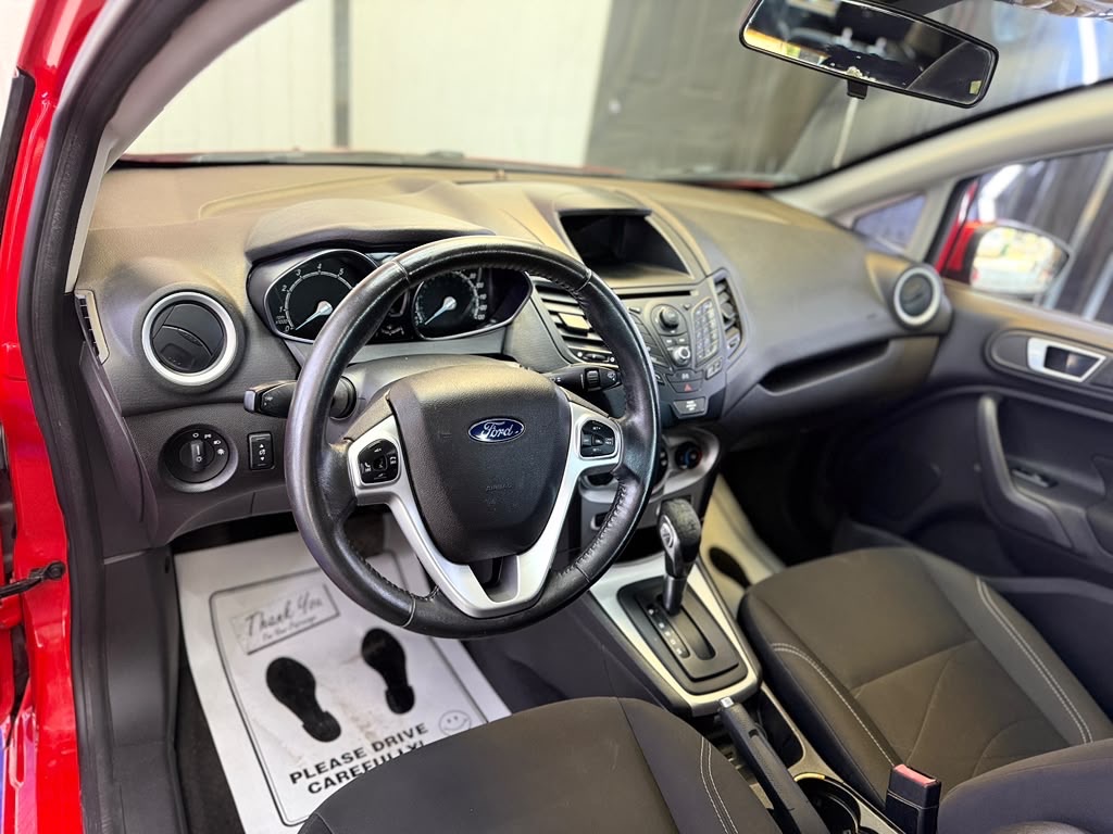 Photo 17 of this FORD FIESTA