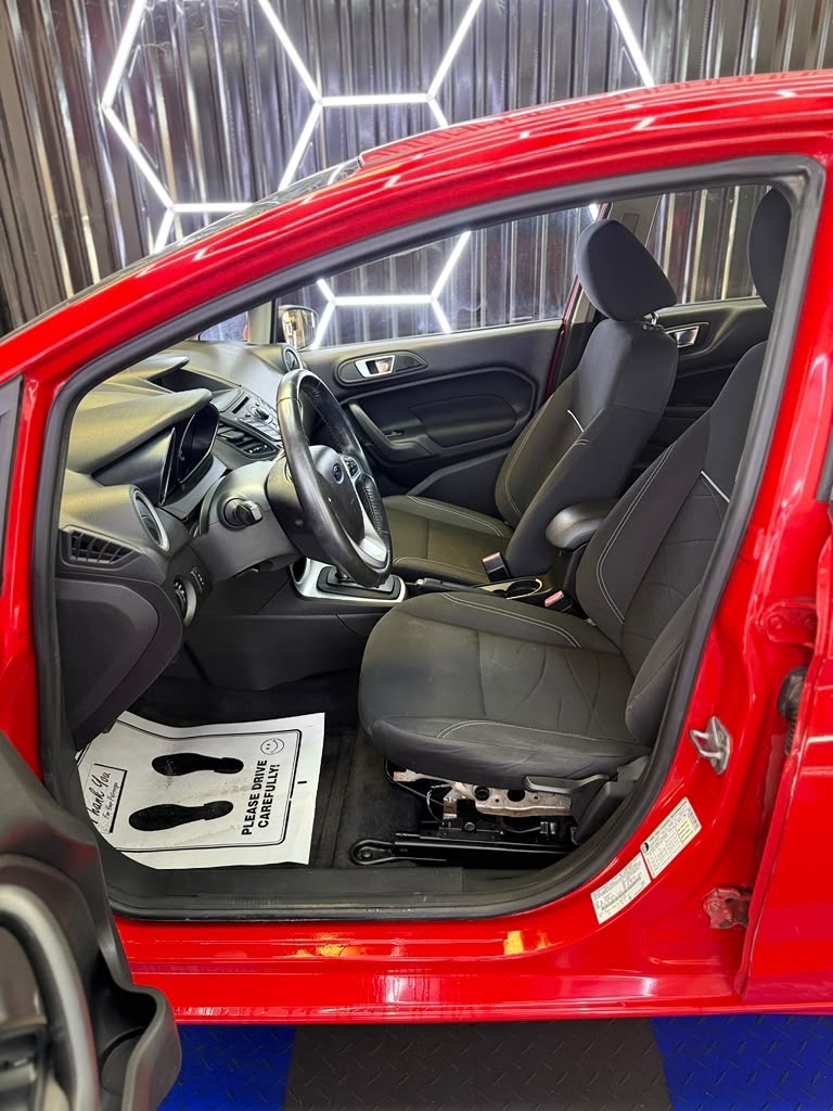Photo 16 of this FORD FIESTA