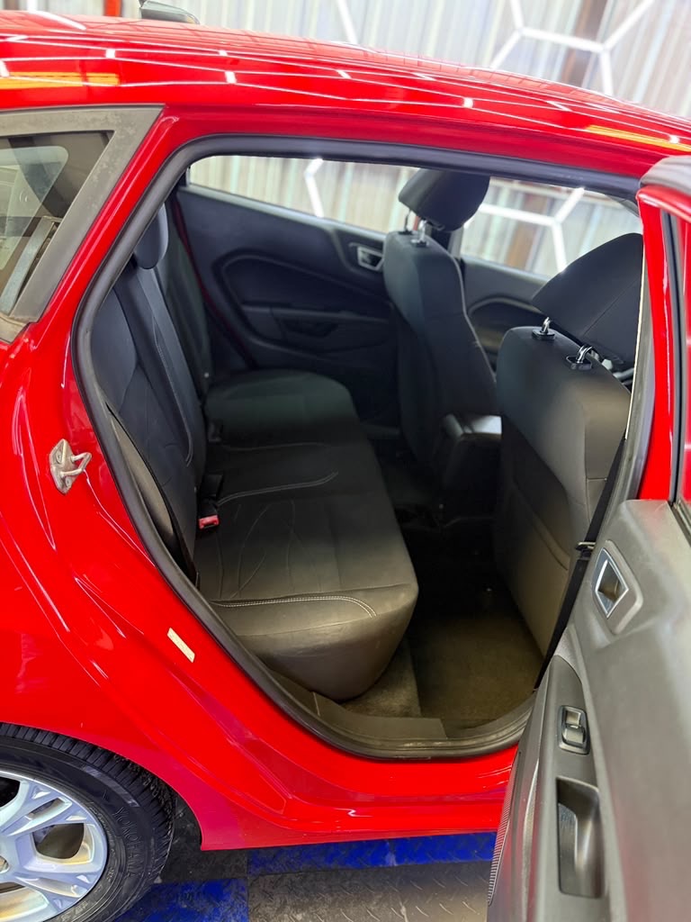 Photo 12 of this FORD FIESTA