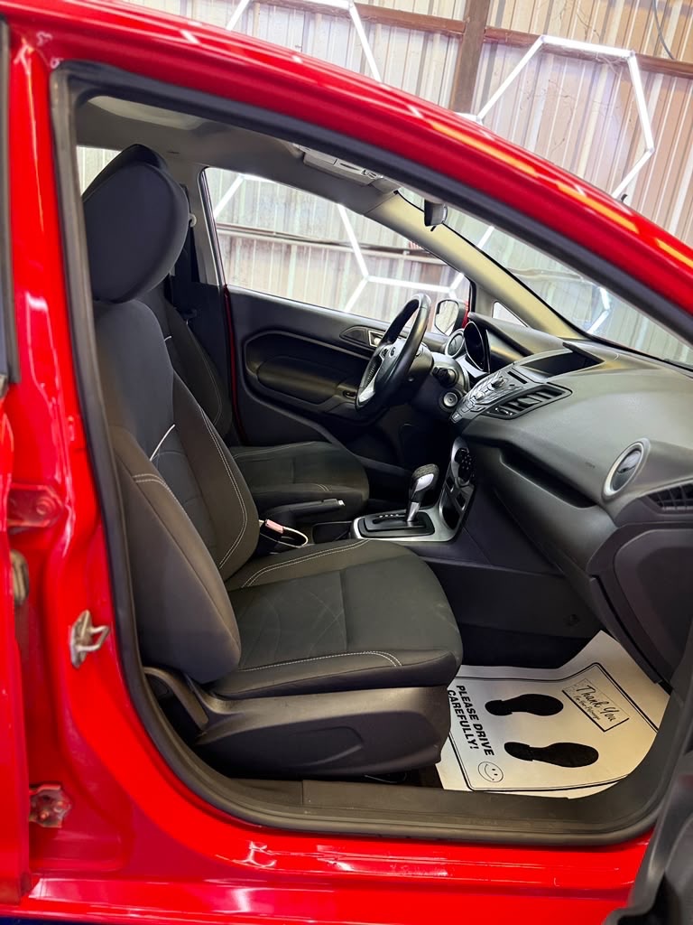 Photo 13 of this FORD FIESTA