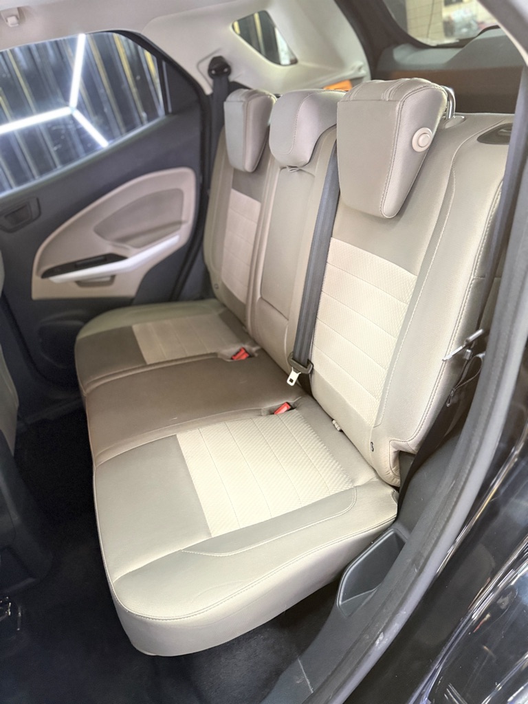 Photo 14 of this FORD ECOSPORT